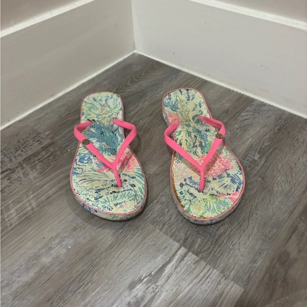 Lilly Pulitzer Pink Tropical Print Flip Flop Sandals Beach Shoes Womens